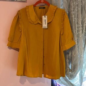 Brand new with tags short sleeve blouse with a frilly Peter Pan collar